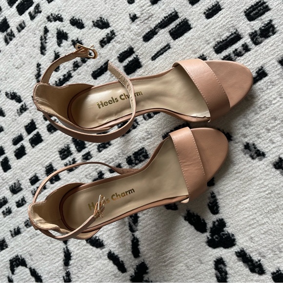 Heels - Picture 3 of 3